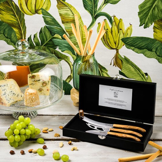 3-kaasmessen-in-luxe-zwarte-kist