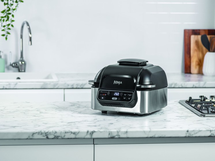 AG301UK_AIR_GRILL_PRODUCT_SHOT_2_CMYK-scaled