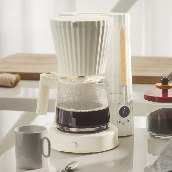 Alessi-Plisse-Filterkaffeemaschine-weiss-Situation