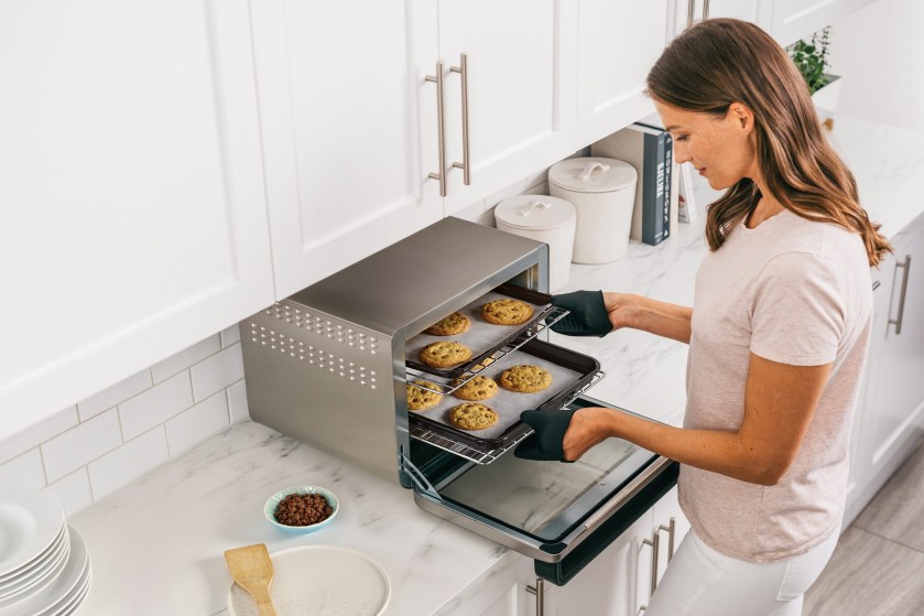 DT200UK-InUse-OnCounteCOOKIES-Woman-scaled