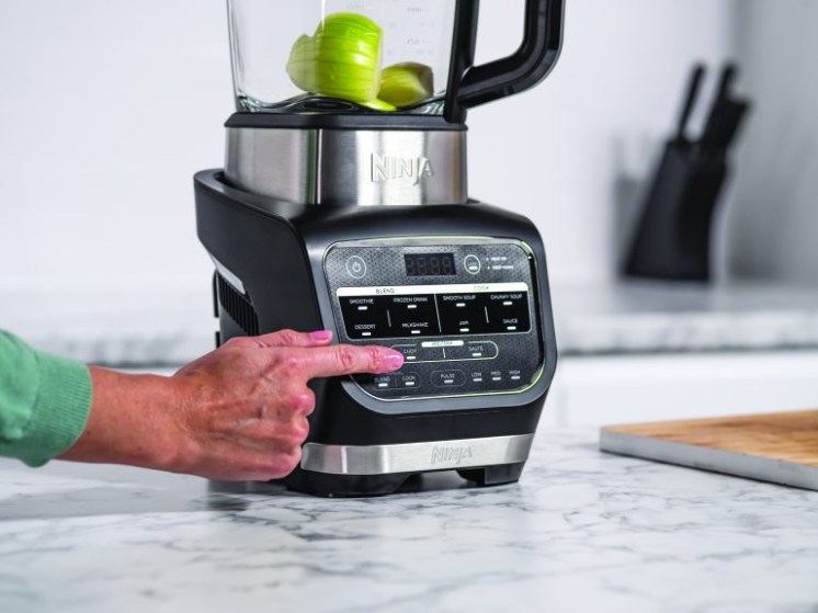 HB150UK_Heated_Blender_Press_Chop_Button_2_CMYK_RT-768x576