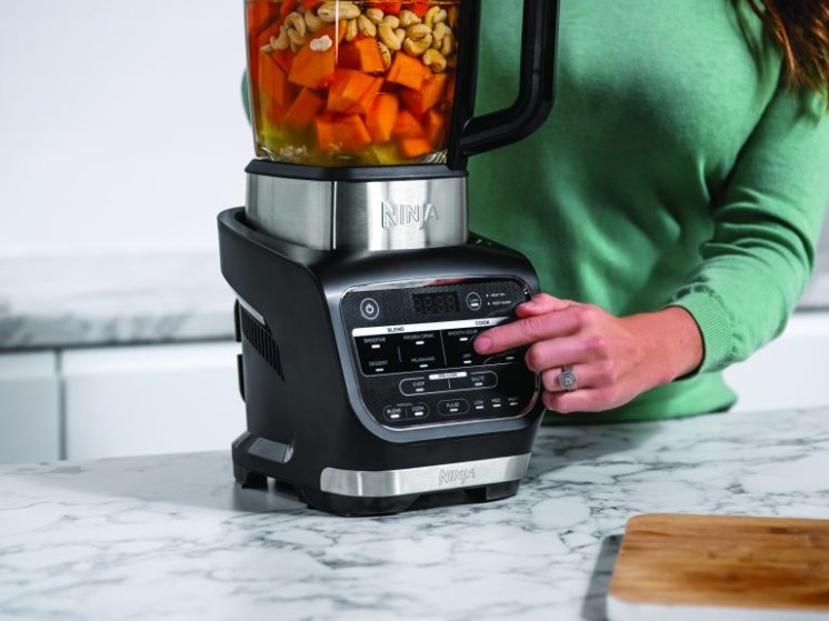 HB150UK_Heated_Blender_Press_Smooth_Soup_Button_2_CMYK_RT-768x576