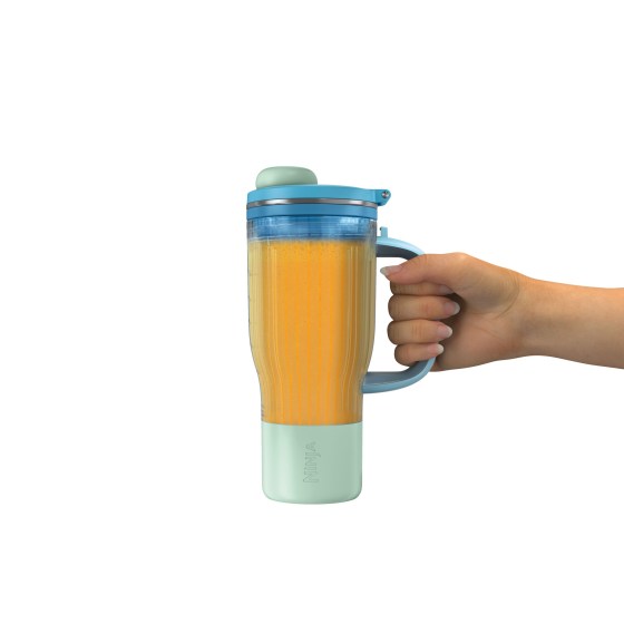 JPG-R_DB351UKBL_Hero_Hand_HoldingVessel_Right-scaled