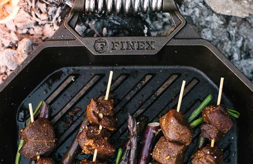 finex_12in_castiron_twinspring_grillpan_g1210001_gal04