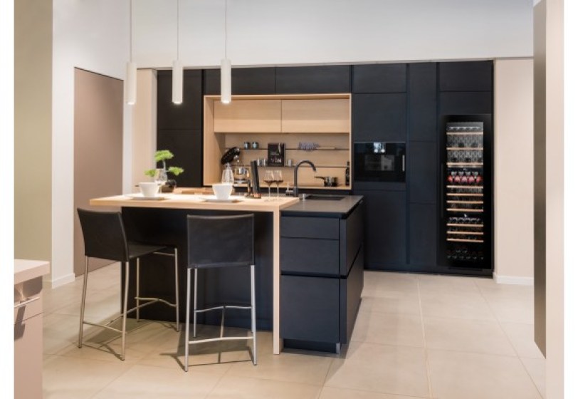 vinoteca-avintage-avi98ac3zi-cocina
